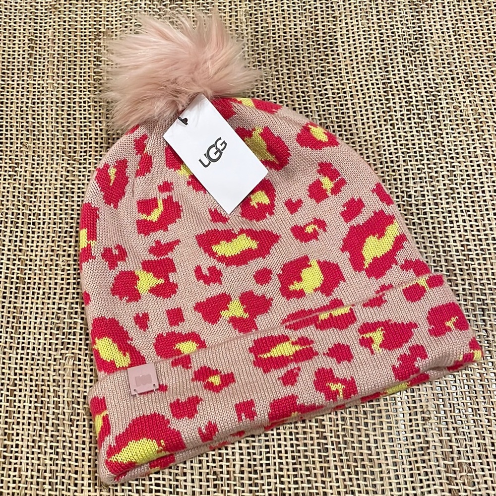 UGG Leonarra Pom Pom Beanie, NWT - Picture 1 of 9